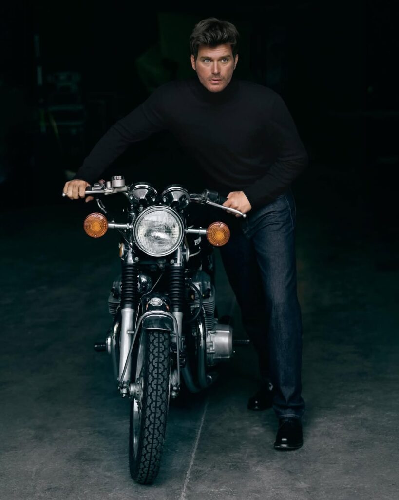 Kıvanç Tatlıtuğ Mavi Instagram profile