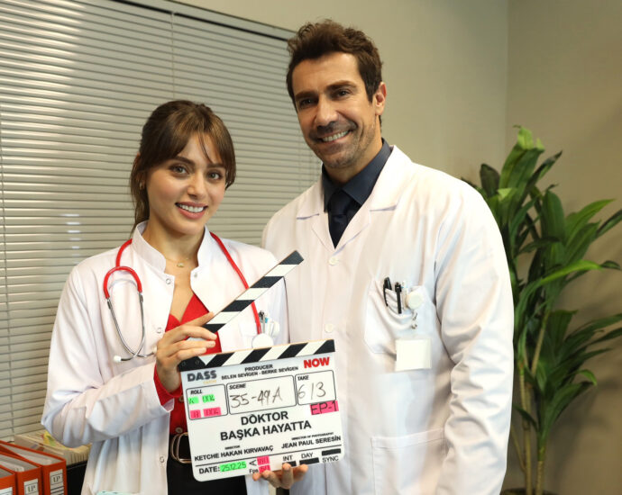 Pierwsze spojrzenie: „Doktor: Başka Hayatta” na NOW