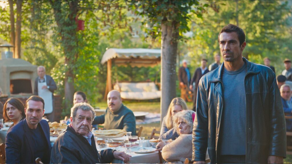 Zwiastun serialu „Ayrılık da Sevdaya Dahil / Miłość i strata” z İbrahimem Çelikkolem, Emine Meyrem i Yasemin Kay Allen został opublikowany!