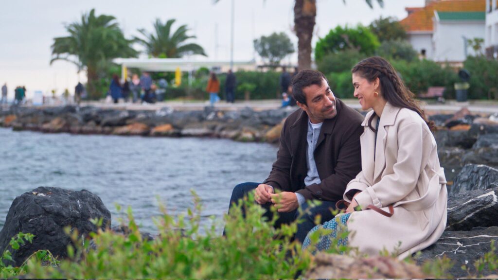 Zwiastun serialu „Ayrılık da Sevdaya Dahil / Miłość i strata” z İbrahimem Çelikkolem, Emine Meyrem i Yasemin Kay Allen został opublikowany!