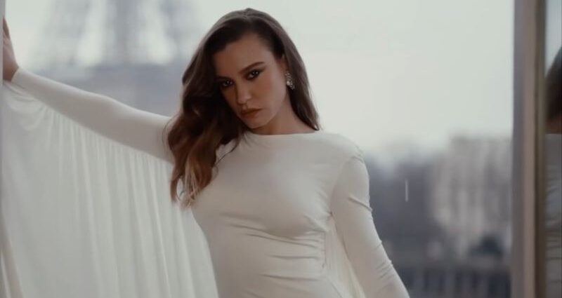 Serenay Sarıkaya leads star-studded cast in Sevdiğim İnsanlar Zaid Qaissieh Zaid Qaissieh Published July 4th, 2026 - 12:35 GMT FacebookTwitterWhatsAppPodziel się Serenay Sarıkaya Serenay Sarıkaya Instagram profile ALBAWABA - Serenay Sarıkaya returns with an exciting new independent film. Also Read Can Yaman and Faruk Turgut feud escalates as producer threatens legal actionCan Yaman and Faruk Turgut feud escalates as producer threatens legal action Preparations are moving ahead for Sevdiğim İnsanlar (People I Love), the new independent film starring Turkish actress Serenay Sarıkaya. As production gears up for filming later this year, Turkish media have revealed four more actors joining the project's expanding cast. The film will be directed by award-winning filmmaker Doğuş Algün, whose acclaimed feature Ölü Mevsim (Dead Season) brought him widespread recognition. The film will be directed by award-winning filmmaker Doğuş Algün, who gained widespread recognition for his acclaimed feature Ölü Mevsim (Dead Season). Award-winning filmmaker Doğuş Algün will direct the film, which earned him widespread recognition for his acclaimed feature Ölü Mevsim (Dead Season). Filming is scheduled to begin in November in İzmir and the surrounding areas, with the production expected to head to the international film festival circuit after shooting is completed. Serenay Sarıkaya Serenay Sarıkaya will play Azra, the central character in the story. Earlier casting announcements confirmed that veteran actor Menderes Samancılar will portray Azra's father, while Zeynep Tuğçe Bayat will play her close friend, Sibel. Bayat and Sarıkaya previously appeared together in Netflix's Kimler Geldi Kimler Geçti. Turkish entertainment journalist Birsen Altuntaş has now reported that four additional actors have officially joined the production. Lale Mansur will portray Azra's mother. Serkan Keskin has been cast as her older brother, İrfan, while Rahimcan Kapkap will play her younger brother, Yusuf. Özlem Öcalmaz has also joined the cast as Aysel, one of Azra's childhood friends. According to Turkish media, Azra is married to Boris, a man who operates the mines in the region where they live. Their marriage has reached the point of divorce, prompting Azra to return to her hometown after many years away. Her homecoming forces her to confront painful memories, rebuild relationships with her family, and face unresolved issues from her past. Rather than focusing solely on one family's story, Sevdiğim İnsanlar also explores broader social issues in contemporary Türkiye. Through Azra's journey, the film examines themes including love, family bonds, class differences, social inequality, and the growing hypocrisy within society. Turkish media describe the screenplay as presenting these subjects in a simple yet emotionally powerful way. The project marks another important step in Serenay Sarıkaya's career. Earlier this year, the actress revealed that alongside her commercial work and television projects, she wanted to return to cinema with a film that excited her creatively. She reportedly met director Doğuş Algün during the Adana Golden Boll Film Festival, where she served as a jury member while Algün's award-winning film Ölü Mevsim received multiple honors. Their meeting eventually led to this collaboration. The film is also expected to showcase a different side of Sarıkaya as she steps away from glamorous contemporary roles to portray a woman dealing with family conflict, emotional trauma, and difficult life choices in a small-town setting. With an acclaimed director, an experienced ensemble cast, and a story centered on deeply personal and social themes, Sevdiğim İnsanlar is already being highlighted by Turkish media as one of the country's most anticipated independent films of the coming year.