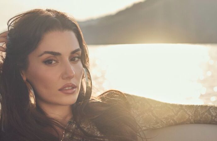 Hande Erçel Instagram profile